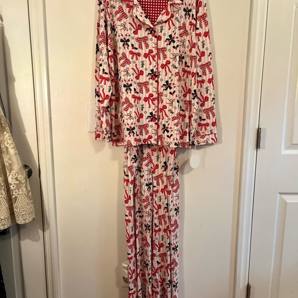 Caden Lane Red and White Bow Pajama Set NWT - Picture 7 of 12